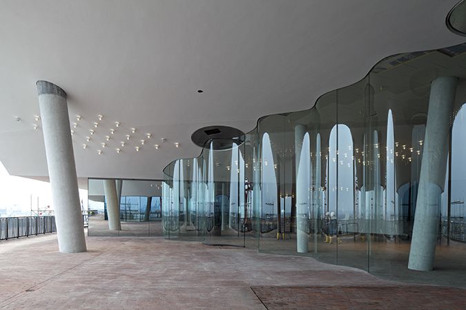 Plaza south/wind-block, June 2015 © Oliver Heissner