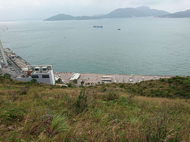 640px-HKSM_Ap_Lei_Chau_Driving_School_viewed_from_West_Yuk_Kwai_Shan