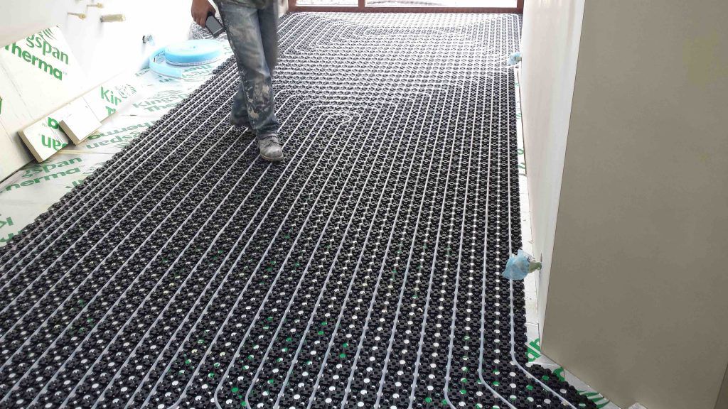 Expat Handyman installs floor heating